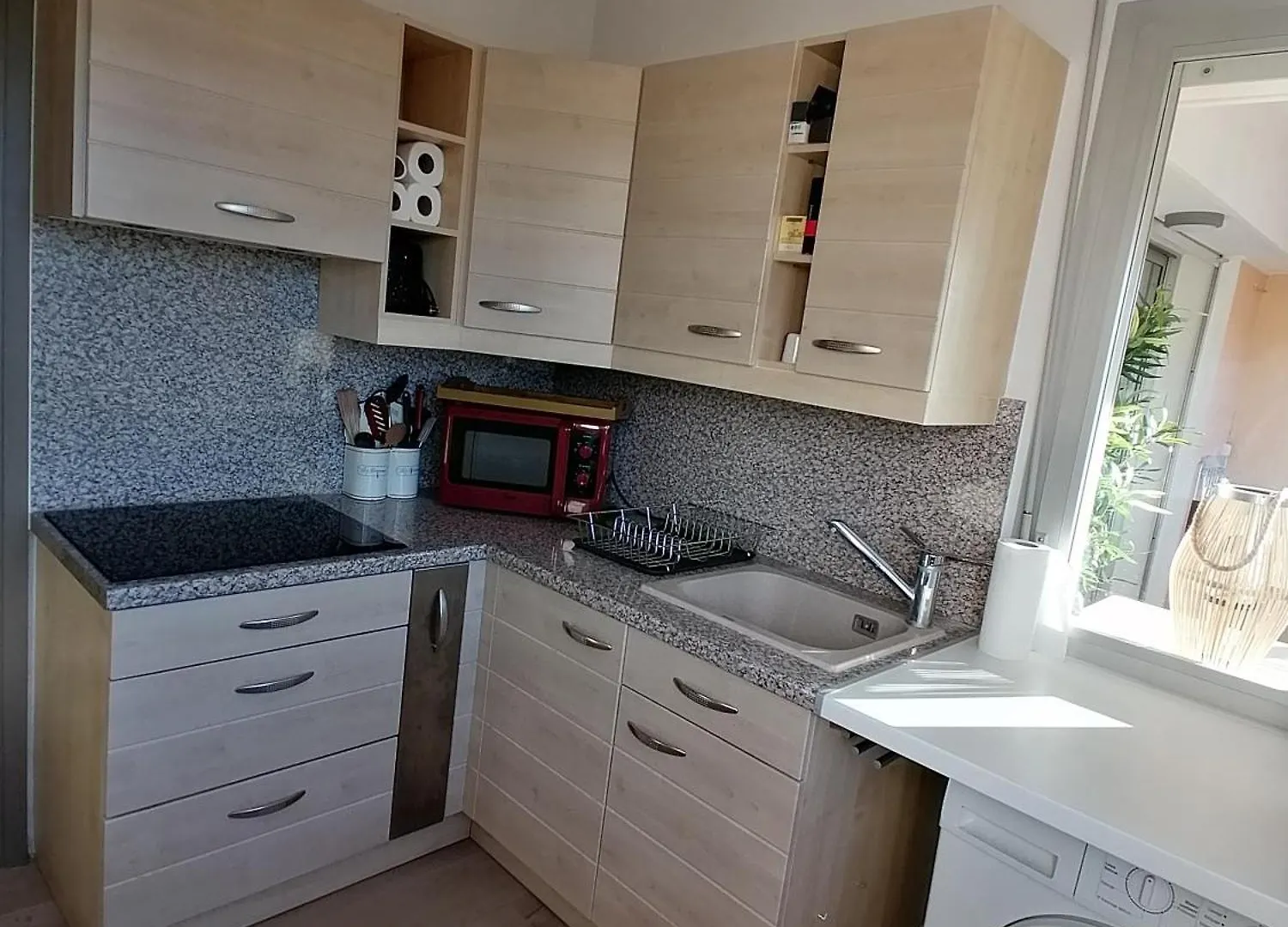 Idealement Place ,Tout A Pied ,Parking Six-Fours-les-Plages 0*,  France
